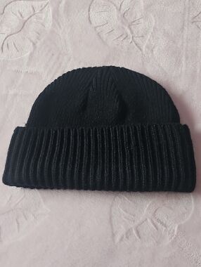 Classic Black Ribbed Cuffed Beanie